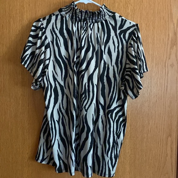 Beacon Zebra Print Flutter Sleeve Top - Picture 4 of 11